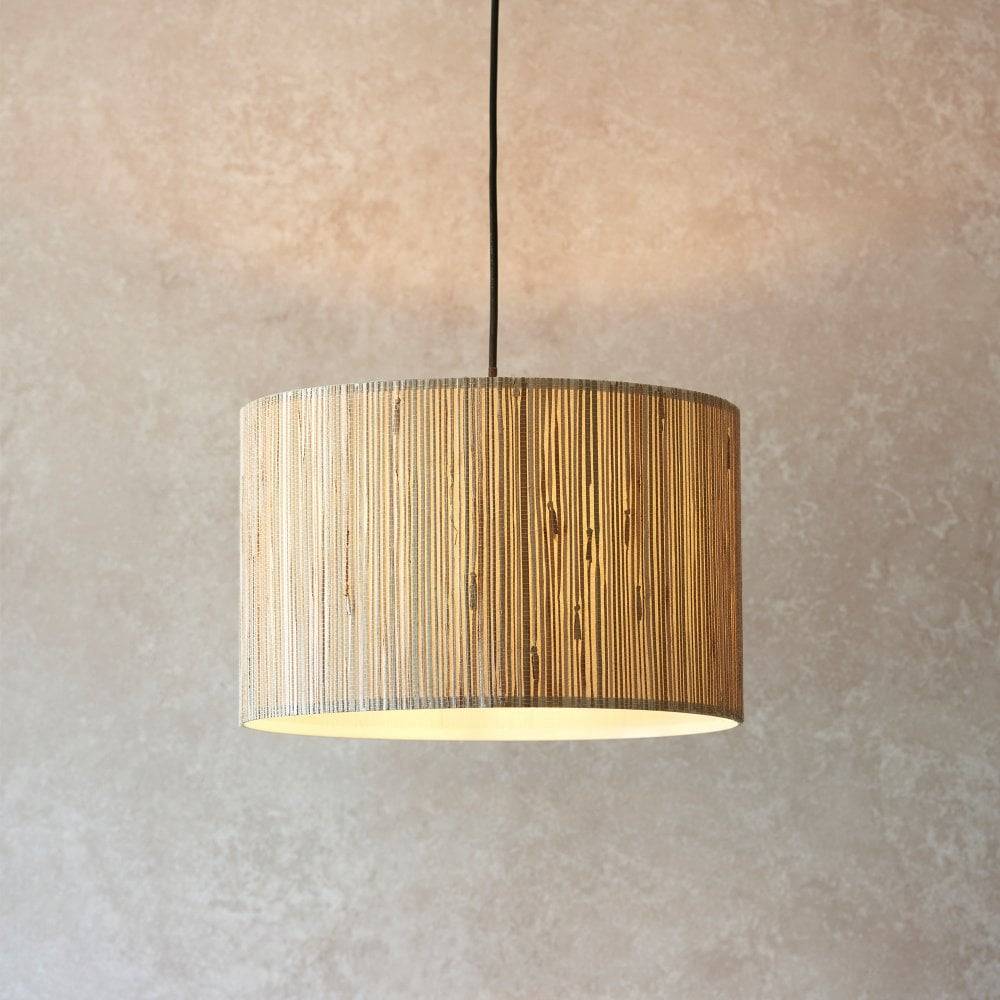 Handwoven natural seagrass pendant light with a sturdy steel frame, designed to bring organic elegance and warmth to your kitchen, dining room, or living space.
